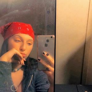 Meet your Posher, Eva